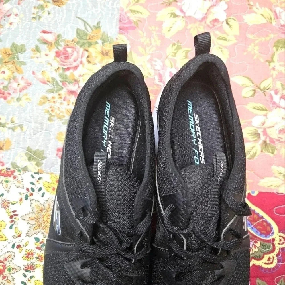 Sketchers - Picture 5 of 7